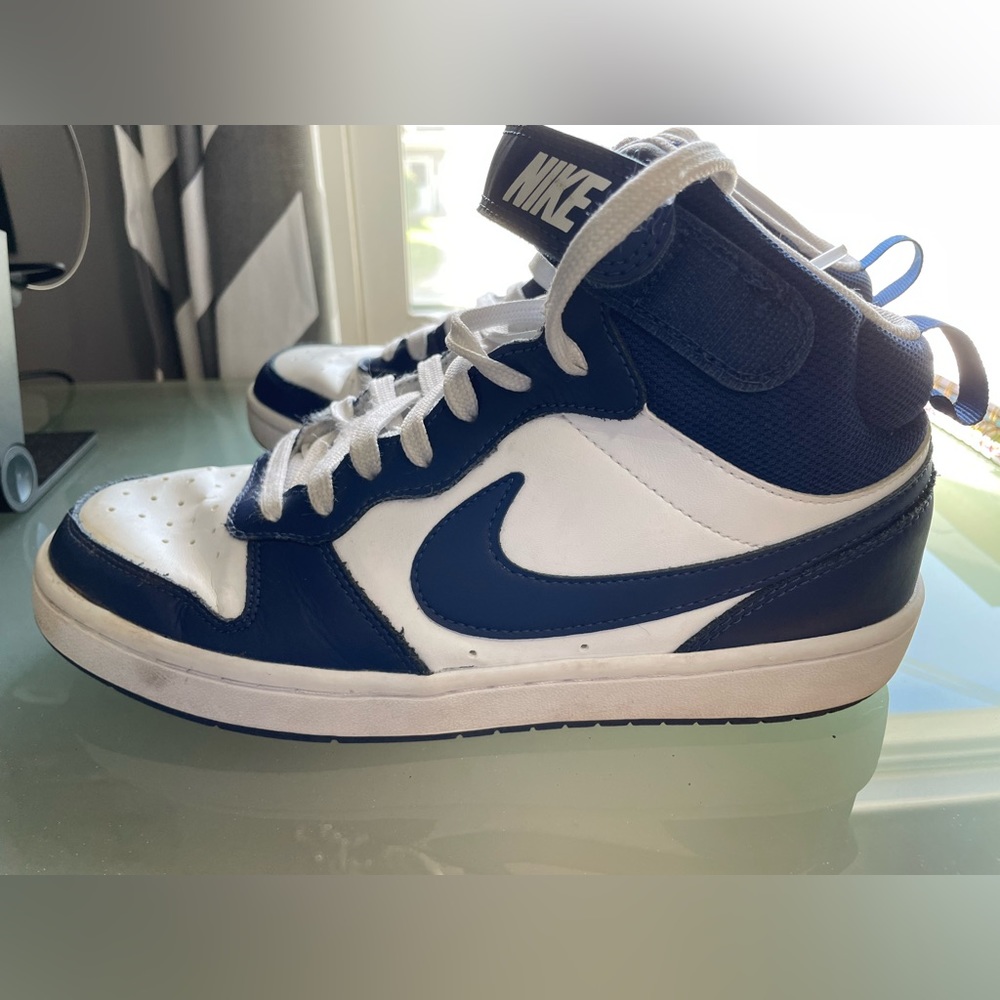 Nike youth basketball shoes EUC
